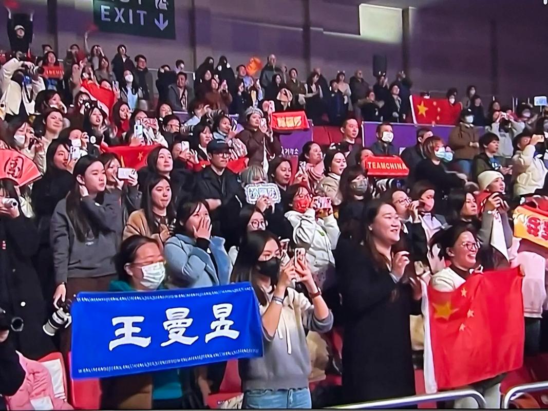 强强对话引发球迷激动，现场气氛持续升温热力十足的简单介绍