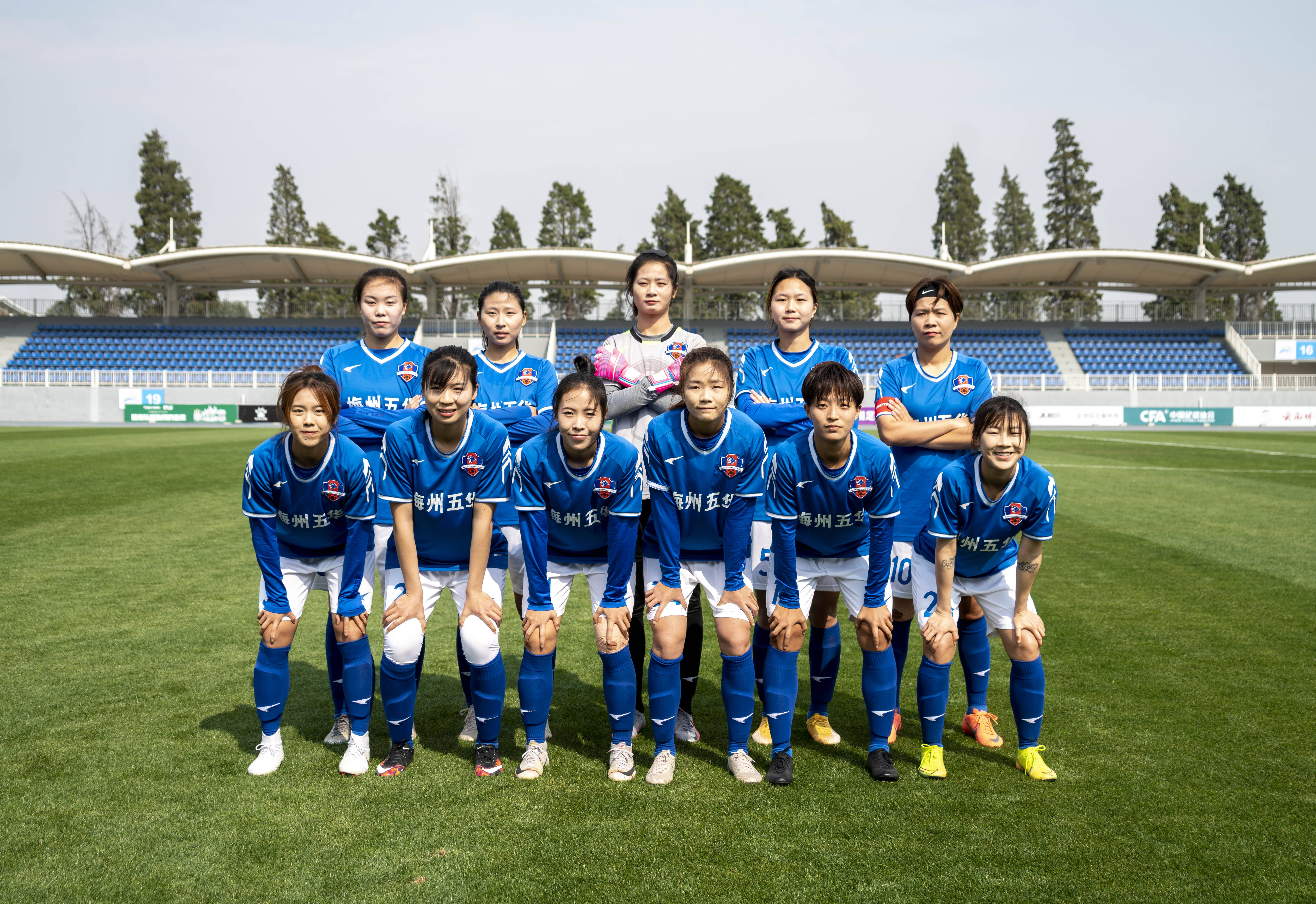 足球比赛中，女子团队实力不容忽视