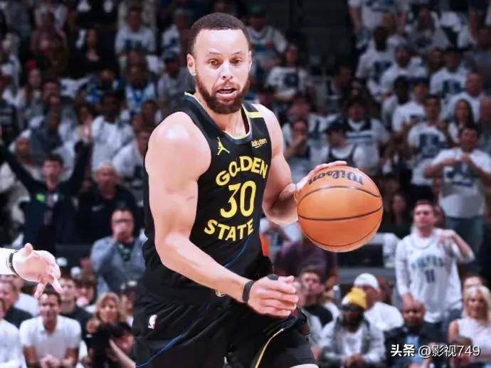 库里，引发争议，关键时刻神级表现！