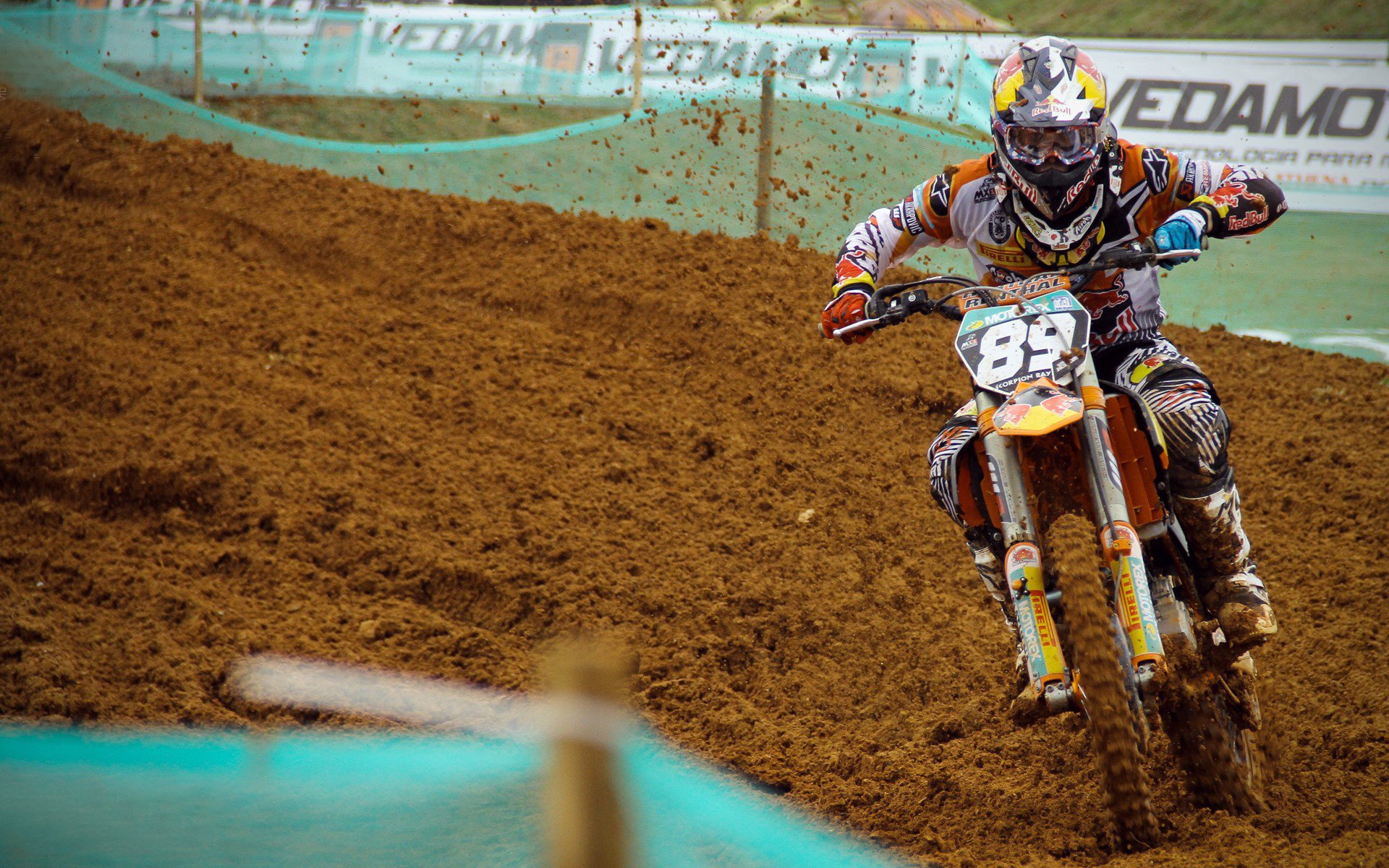 TL引发争议！凯恩官方宣布出色防守新规再创辉煌时刻