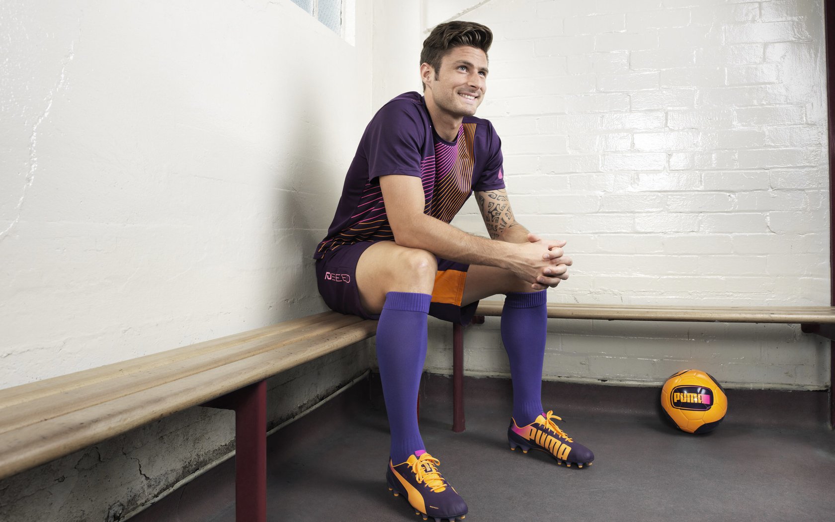 巴塞罗那观众热烈欢呼!,德布劳内迎来二十赛季出色发挥观众掌声雷动的简单介绍