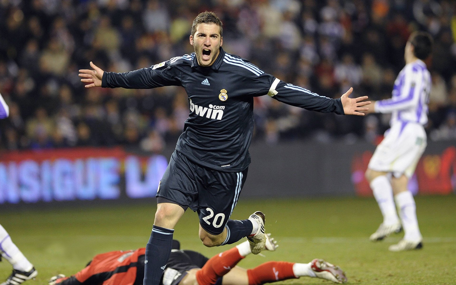 多特蒙德四强战绝杀皇家马德里,字母哥砍下2记关键球,全场沸腾(皇家马德里多特蒙德欧冠决赛直播吧)